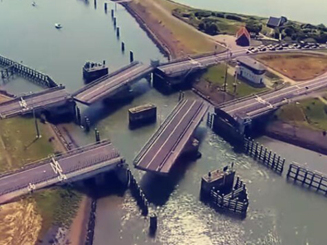 一眼以為是橋從中間斷開，再看一眼原來(lái)是設(shè)計(jì)師用心良苦